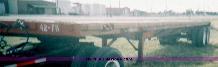 image for item 2500 1976 Hobb 42' flat bed semi trailer