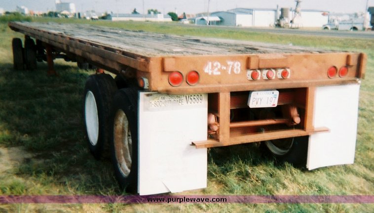 image for item 2500 1976 Hobb 42' flat bed semi trailer