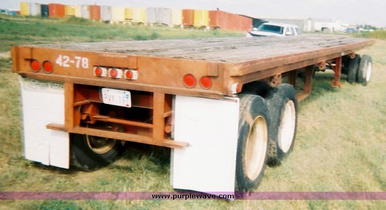 image for item 2500 1976 Hobb 42' flat bed semi trailer