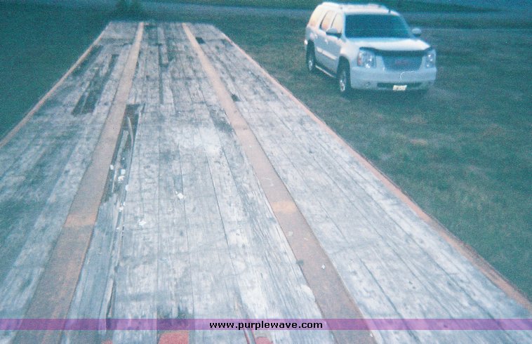 image for item 2500 1976 Hobb 42' flat bed semi trailer