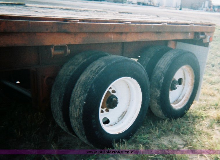 image for item 2500 1976 Hobb 42' flat bed semi trailer