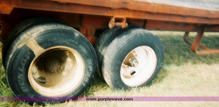 image for item 2500 1976 Hobb 42' flat bed semi trailer