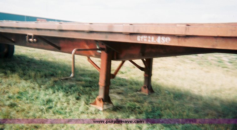 image for item 2500 1976 Hobb 42' flat bed semi trailer