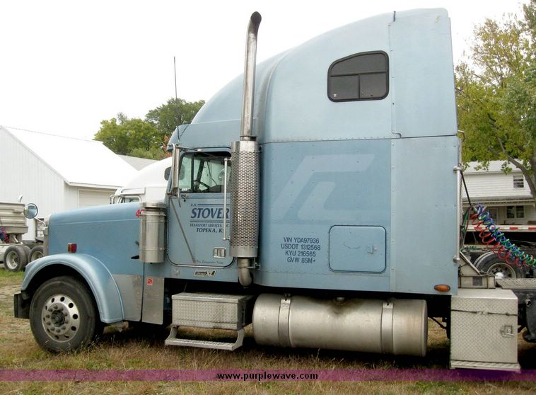 image for item 6780 2000 Freightliner Conventional FLD120 semi truck