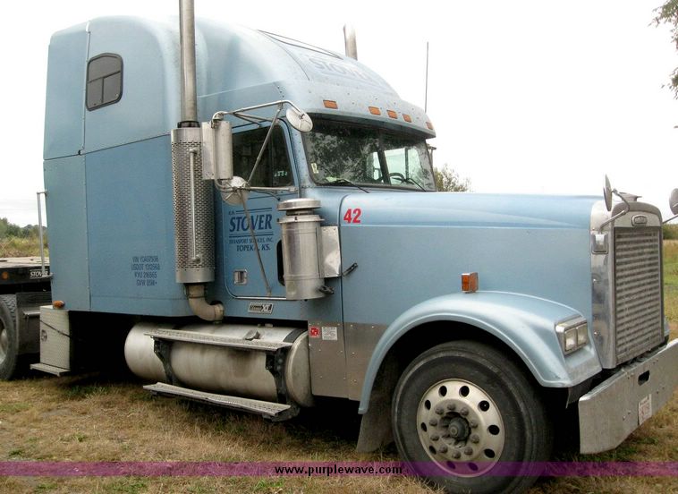 image for item 6780 2000 Freightliner Conventional FLD120 semi truck