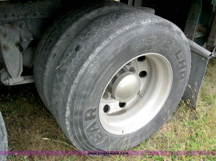 image for item 6780 2000 Freightliner Conventional FLD120 semi truck