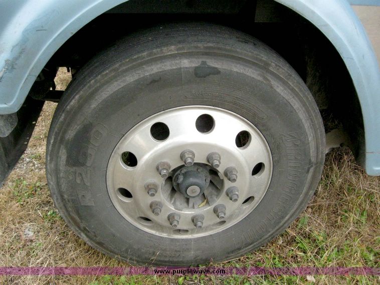 image for item 6780 2000 Freightliner Conventional FLD120 semi truck