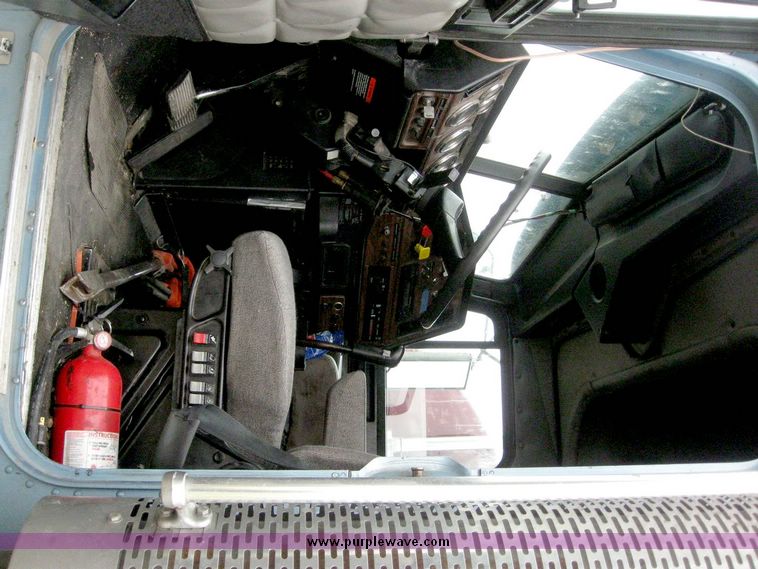 image for item 6780 2000 Freightliner Conventional FLD120 semi truck