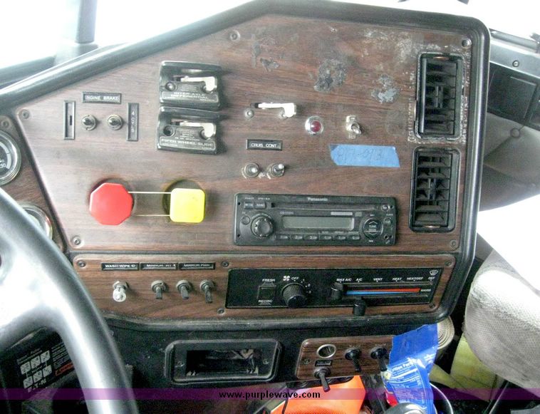 image for item 6780 2000 Freightliner Conventional FLD120 semi truck