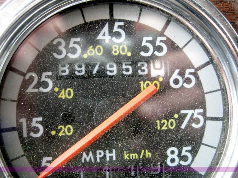 image for item 6780 2000 Freightliner Conventional FLD120 semi truck