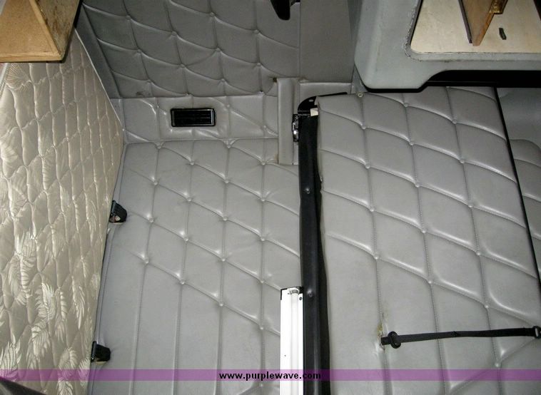 image for item 6780 2000 Freightliner Conventional FLD120 semi truck