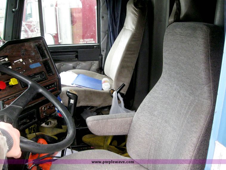 image for item 6780 2000 Freightliner Conventional FLD120 semi truck