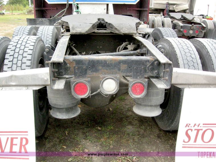 image for item 6781 2000 Freightliner Conventional FLD120 semi truck