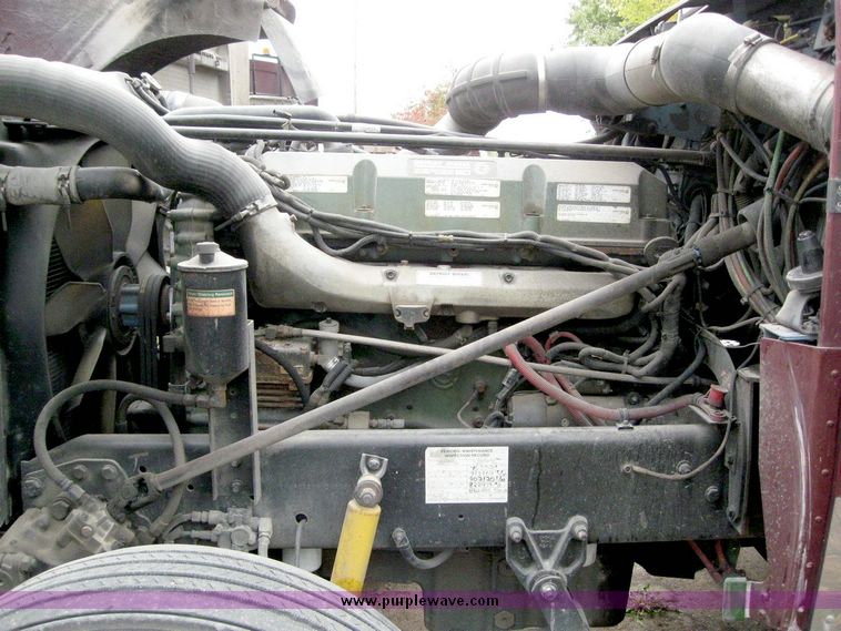 image for item 6781 2000 Freightliner Conventional FLD120 semi truck