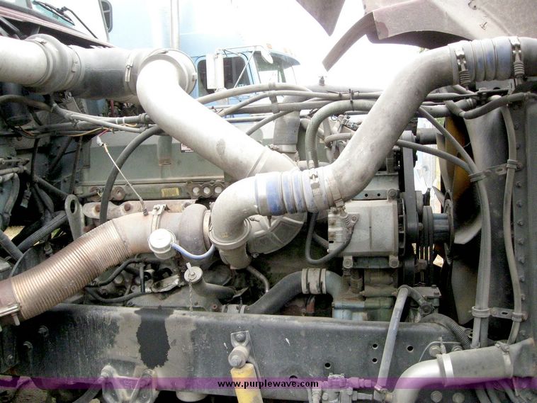 image for item 6781 2000 Freightliner Conventional FLD120 semi truck