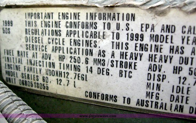 image for item 6781 2000 Freightliner Conventional FLD120 semi truck