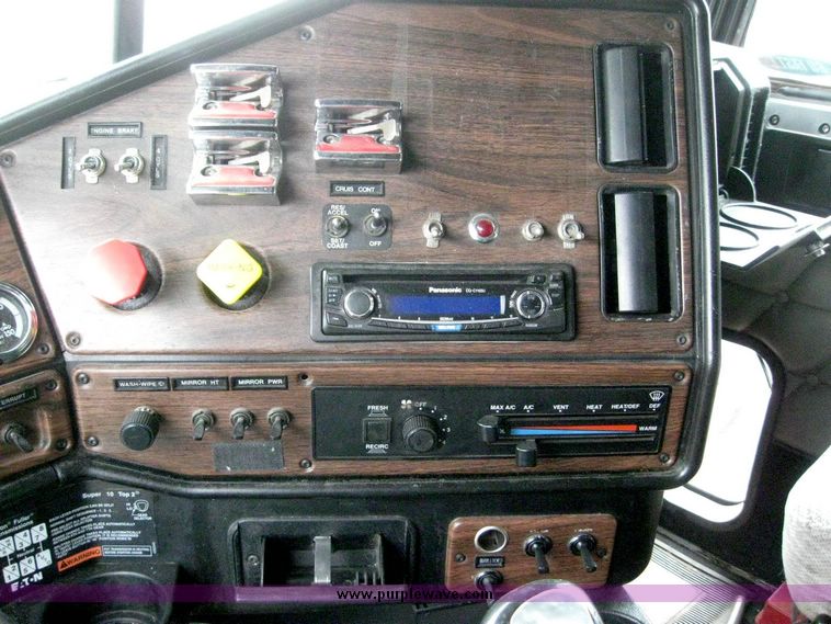 image for item 6781 2000 Freightliner Conventional FLD120 semi truck