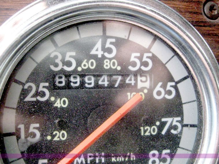 image for item 6781 2000 Freightliner Conventional FLD120 semi truck