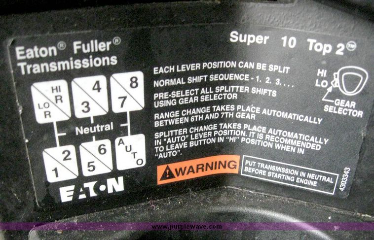 image for item 6781 2000 Freightliner Conventional FLD120 semi truck