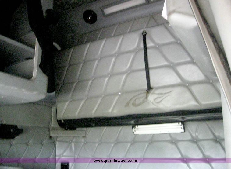 image for item 6781 2000 Freightliner Conventional FLD120 semi truck