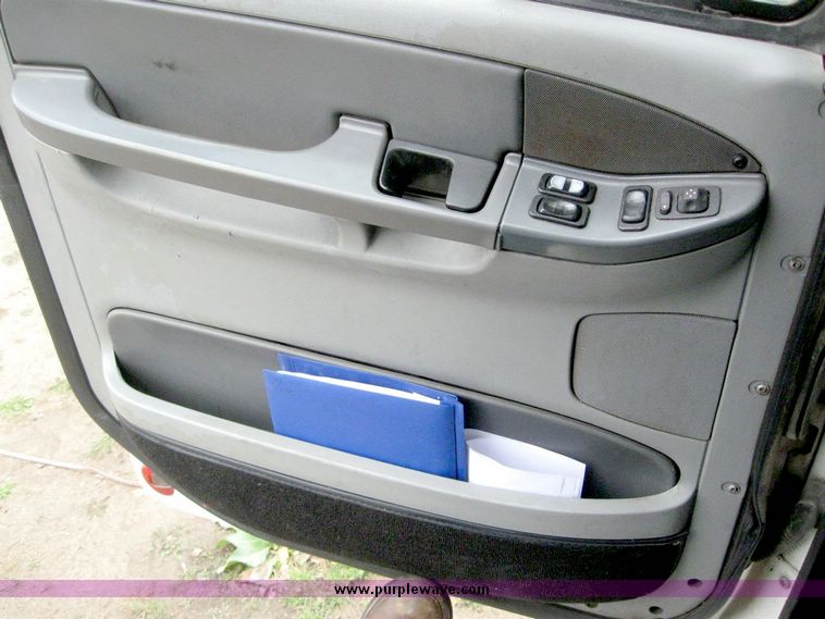 image for item 6782 2001 Freightliner Conventional Columbia semi truck