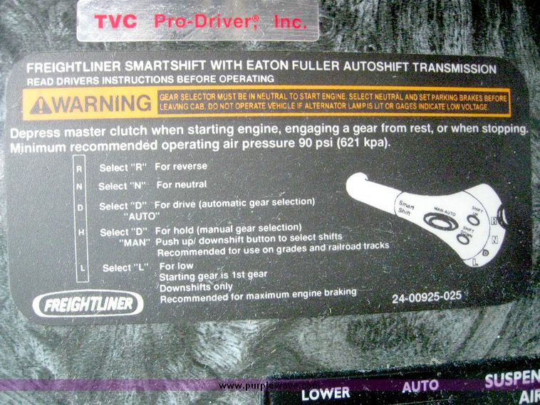 image for item 6782 2001 Freightliner Conventional Columbia semi truck