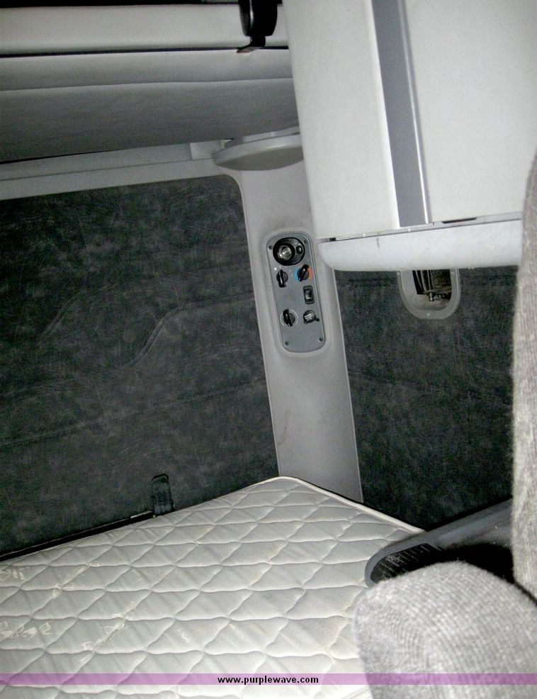 image for item 6782 2001 Freightliner Conventional Columbia semi truck