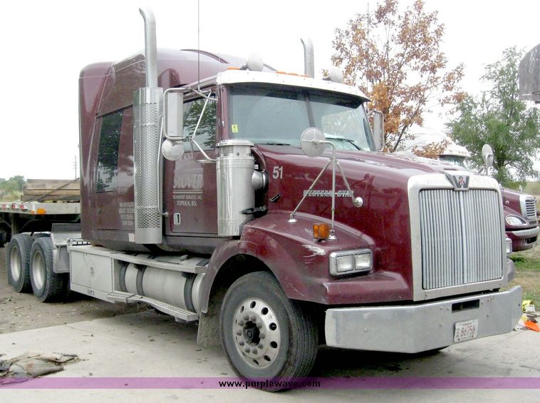 image for item 6783 2006 Western Star semi truck