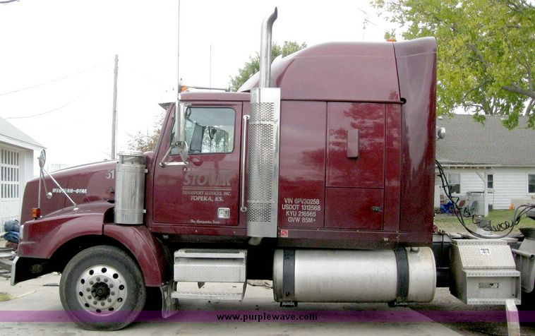 image for item 6783 2006 Western Star semi truck
