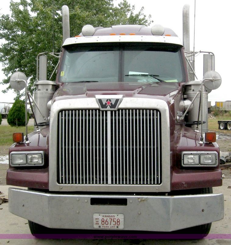 image for item 6783 2006 Western Star semi truck