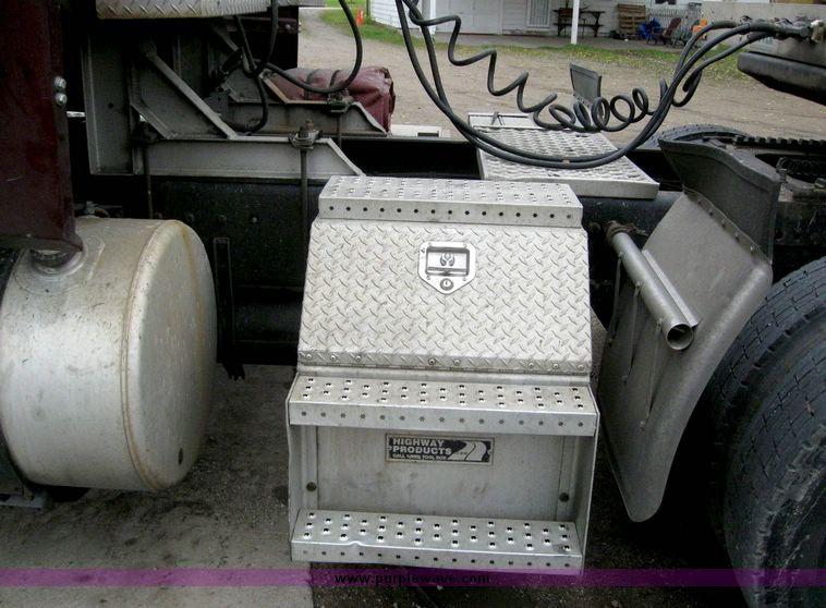 image for item 6783 2006 Western Star semi truck