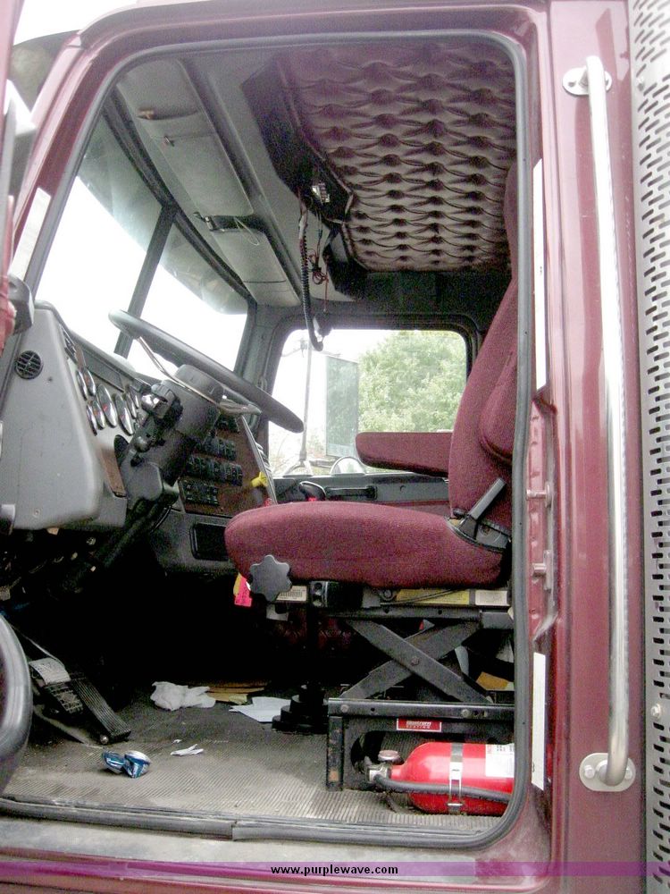 image for item 6783 2006 Western Star semi truck