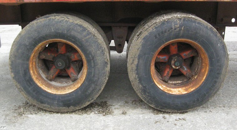 image for item 6788 1987 48' flatbed semi trailer