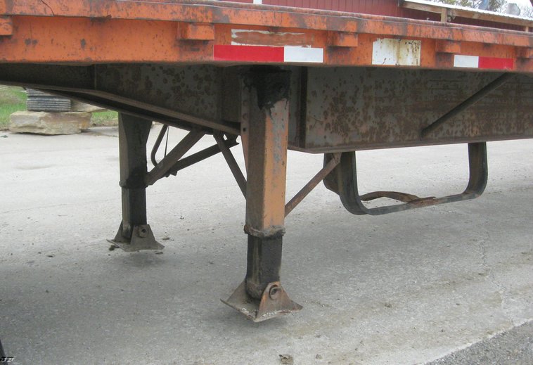 image for item 6788 1987 48' flatbed semi trailer