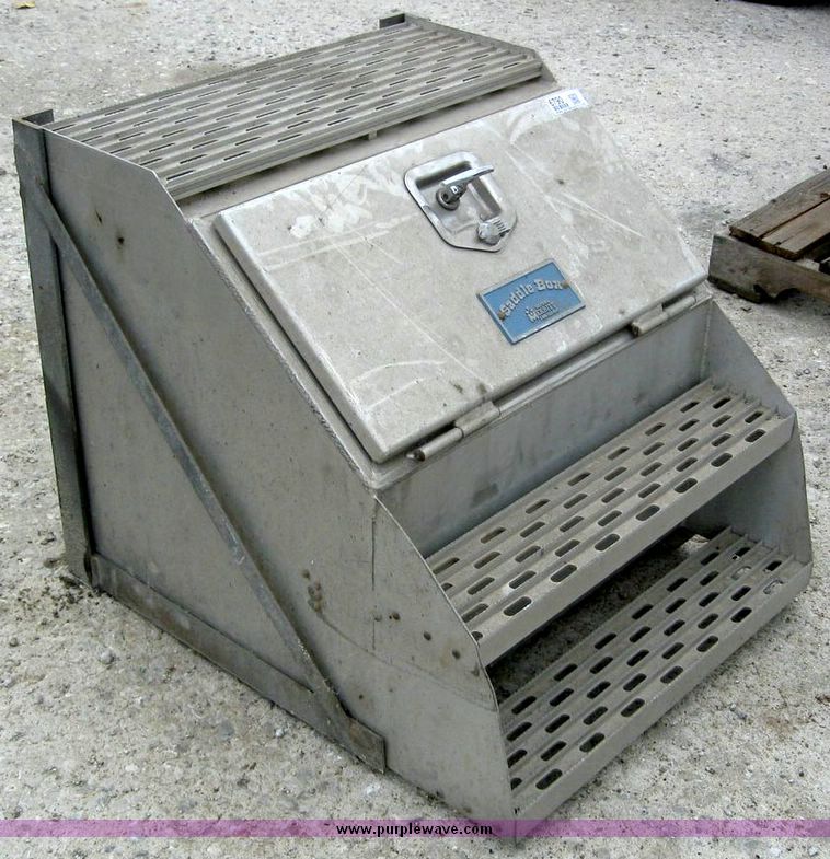 image for item 6790 Merrit saddle box