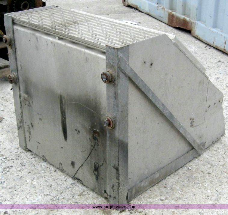 image for item 6790 Merrit saddle box