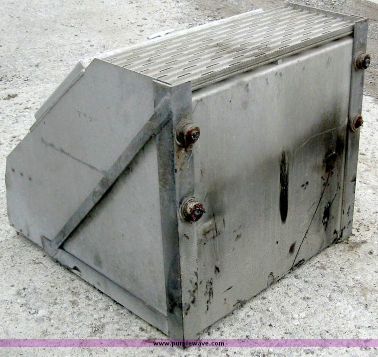 image for item 6790 Merrit saddle box