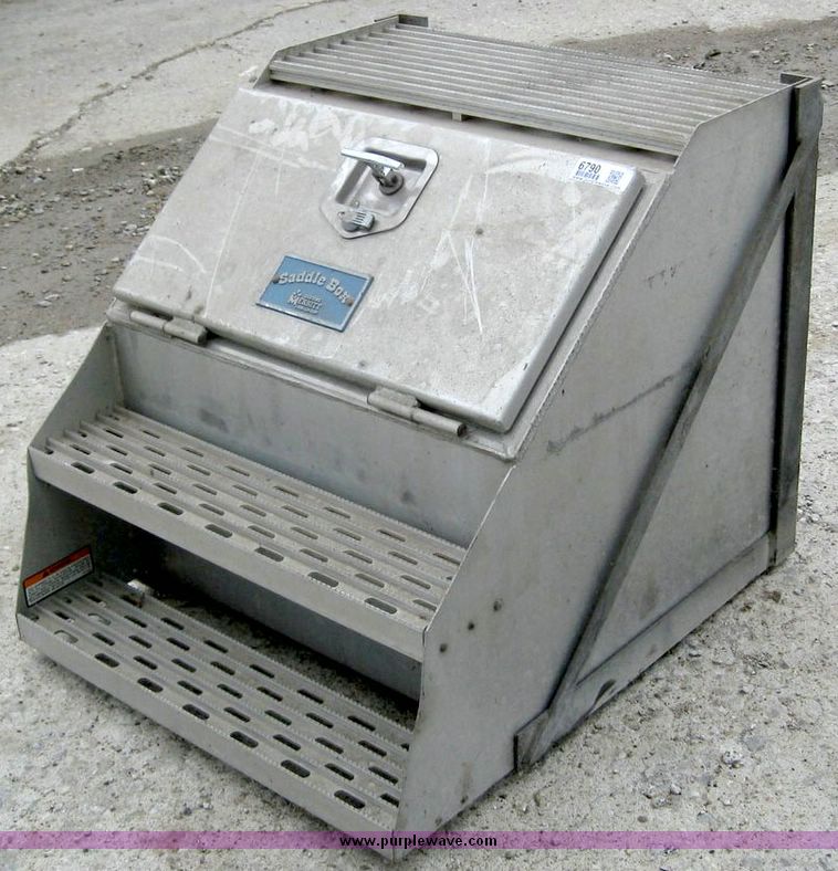 image for item 6790 Merrit saddle box