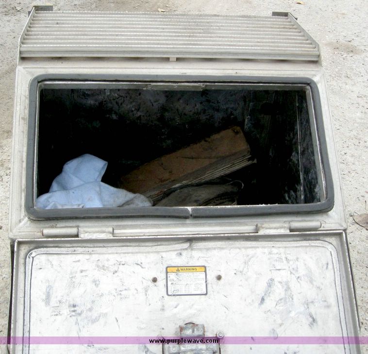 image for item 6790 Merrit saddle box