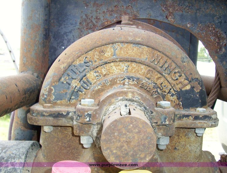 image for item 7331 1985 Mack R600 semi truck