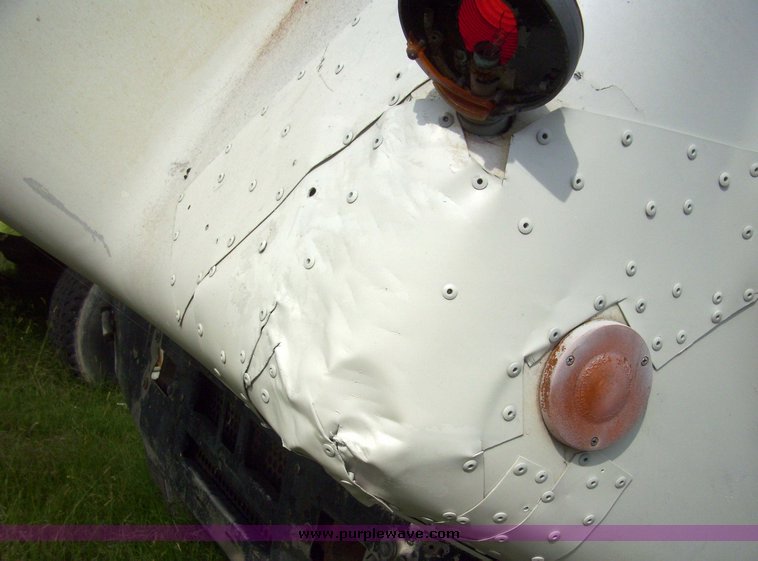 image for item 7331 1985 Mack R600 semi truck