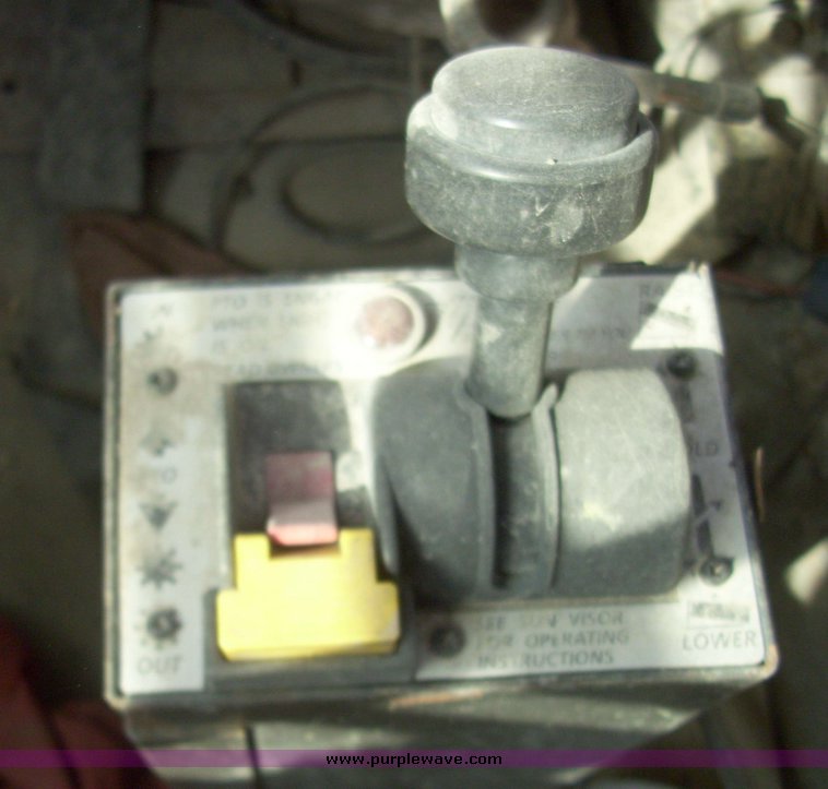 image for item 7331 1985 Mack R600 semi truck