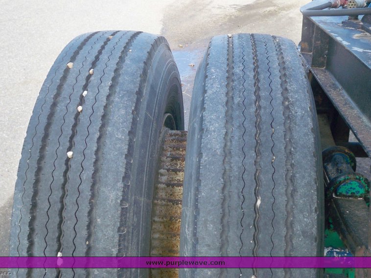 image for item 7653 Single axle semi converter dolly