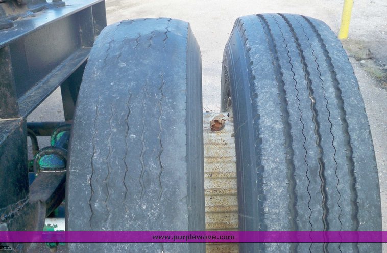 image for item 7653 Single axle semi converter dolly