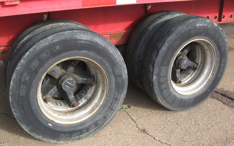 image for item 8014 1989 Fontaine 53' flatbed semi trailer