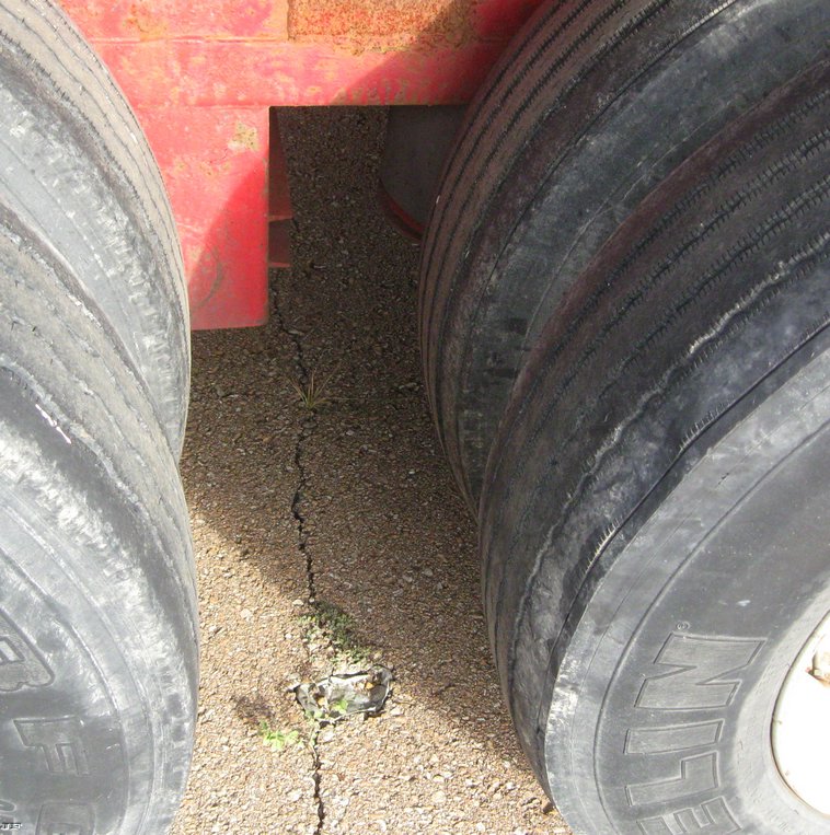 image for item 8014 1989 Fontaine 53' flatbed semi trailer