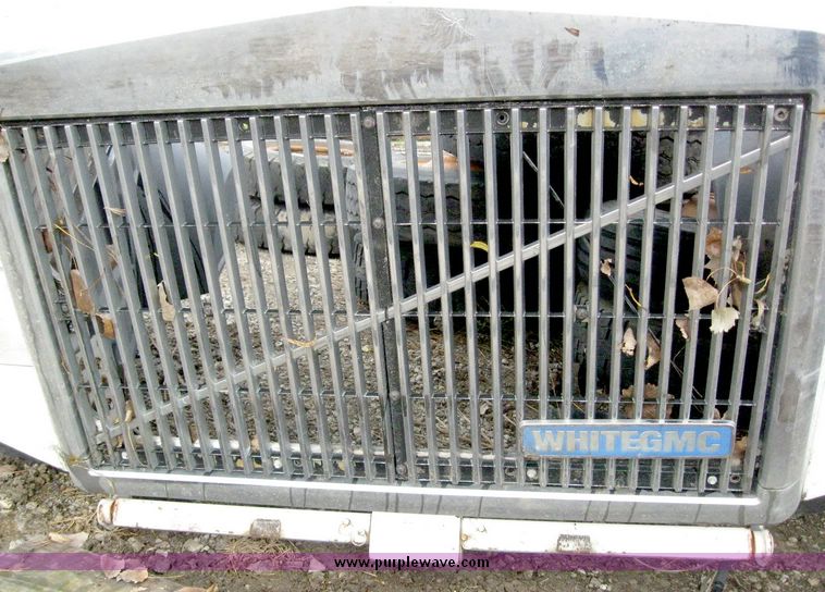 image for item 8623 1995 White GMC truck hood