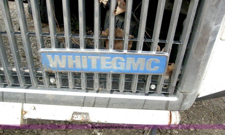 image for item 8623 1995 White GMC truck hood