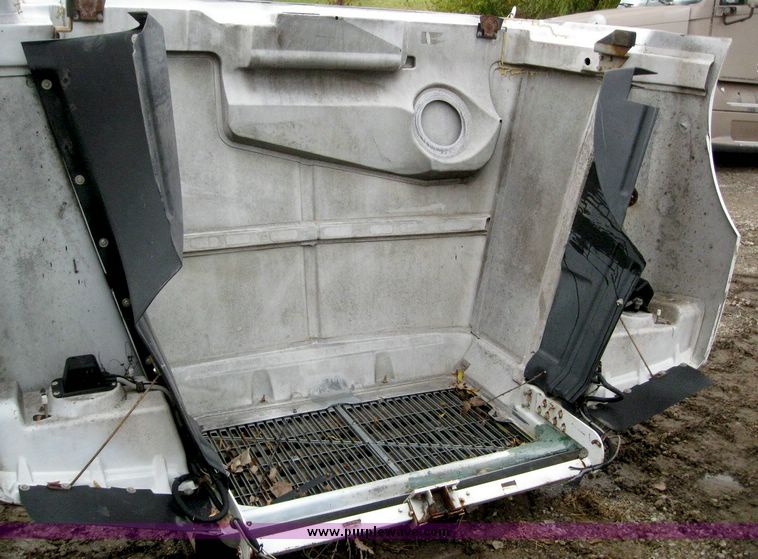 image for item 8623 1995 White GMC truck hood