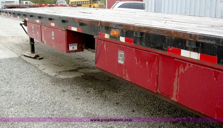 image for item 8626 2003 Neville Built flatbed semi trailer
